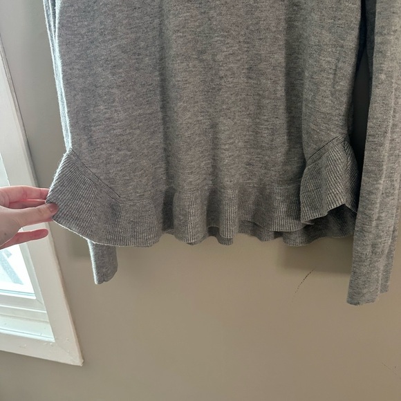 GAP Gray Peplum Long Sleeve Top - Picture 3 of 5